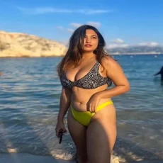 Good Looking young sexy college call girl available in Dehradun